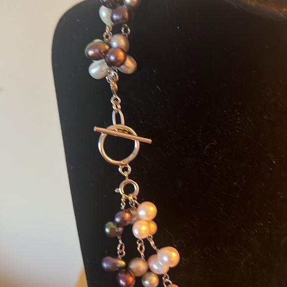 Elegant Multi-Color Pearl Necklace - Picture 2 of 2